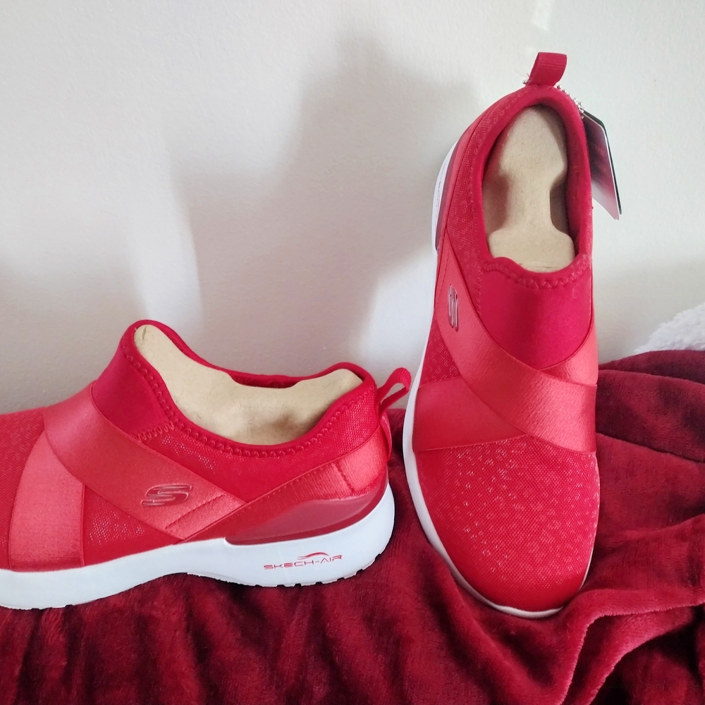 Skecher's Dynamight In Rich Glow Women's Size 8